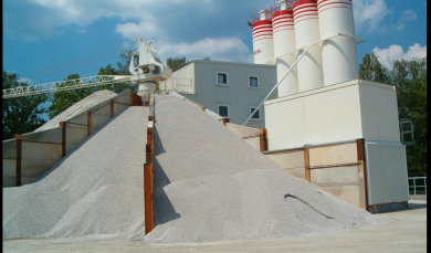 Březen 2025